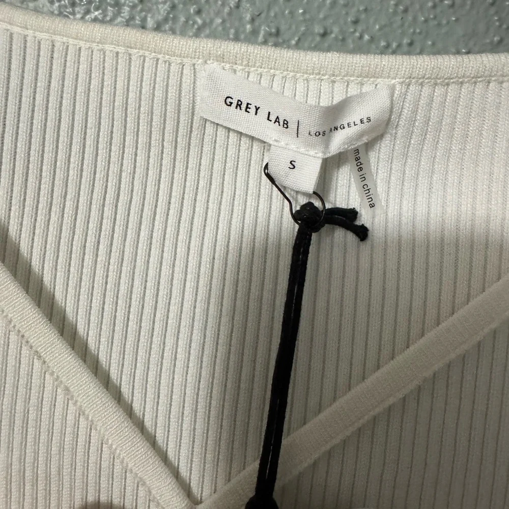 ⚡️Grey Lab Cut-out Short Sleeve Knit Top – Small – NWT - Picture 3 of 4